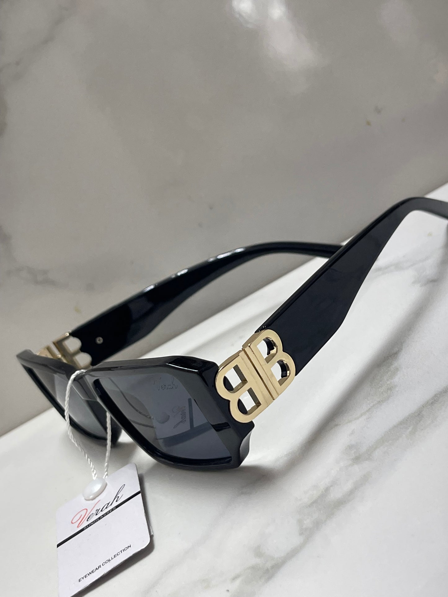 Sunglasses Excellent quality and price shipped fast