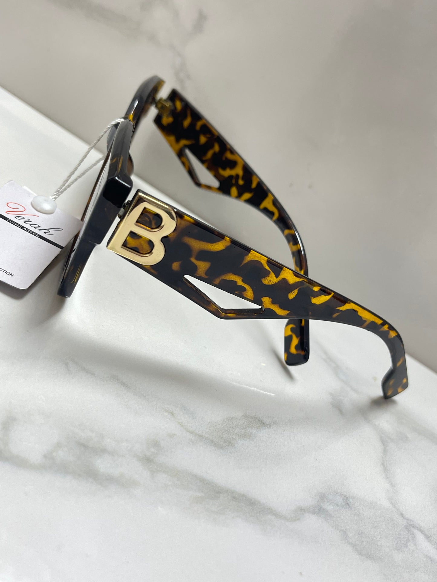 Sunglasses Excellent quality and price shipped fast