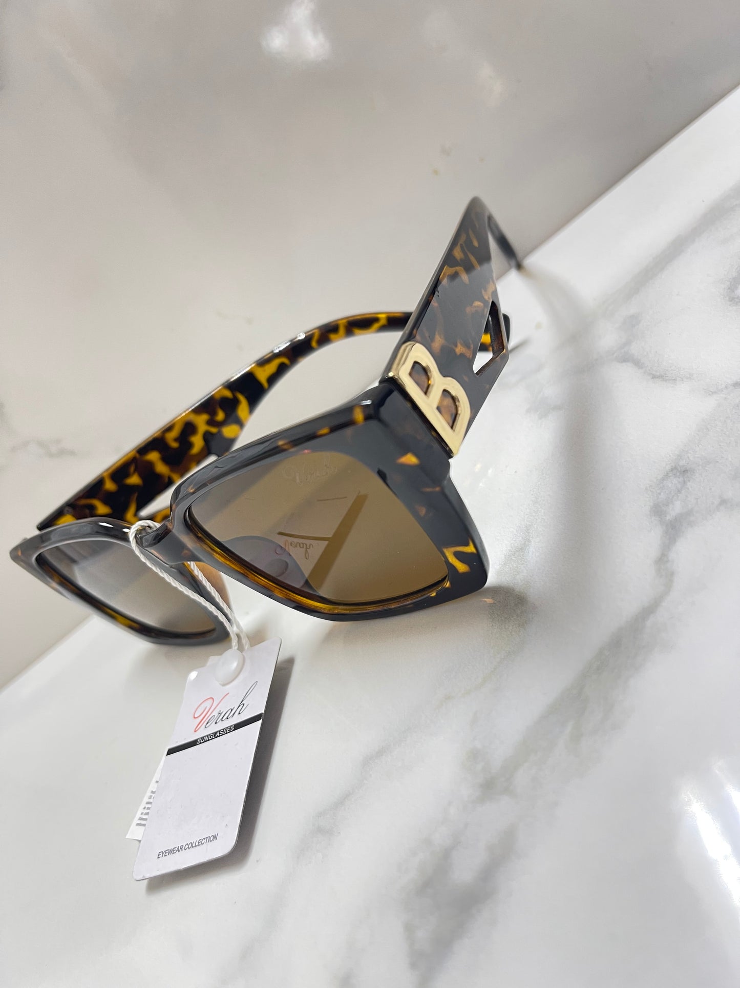 Sunglasses Excellent quality and price shipped fast